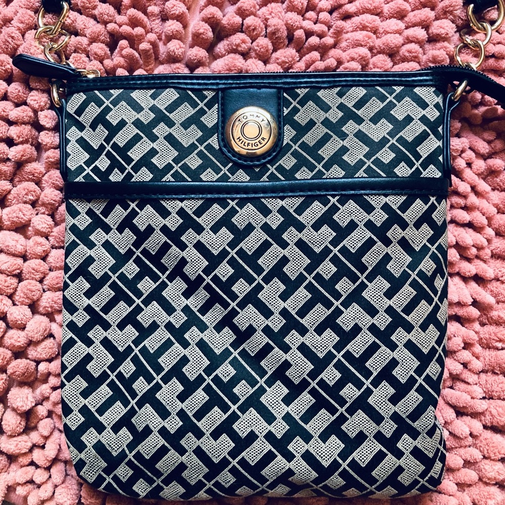 Tommy Hilfiger monogram crossbody purse gold chain